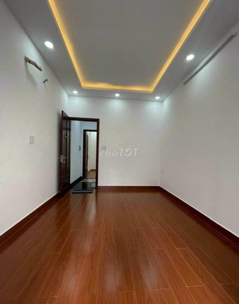 Rent one 681 A Lạc Long Quân, 070 10, Q. Tân Bình