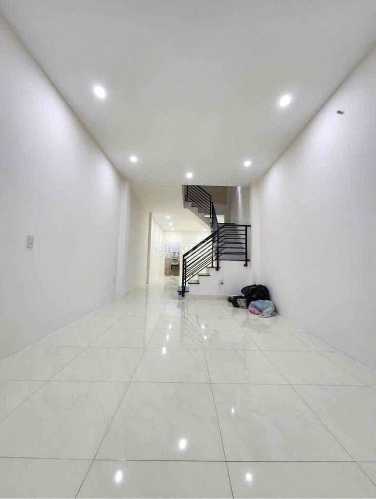 The entire Nguyễn Đức Thuận house (3.8 x 20 m) 4th floor bedroom.