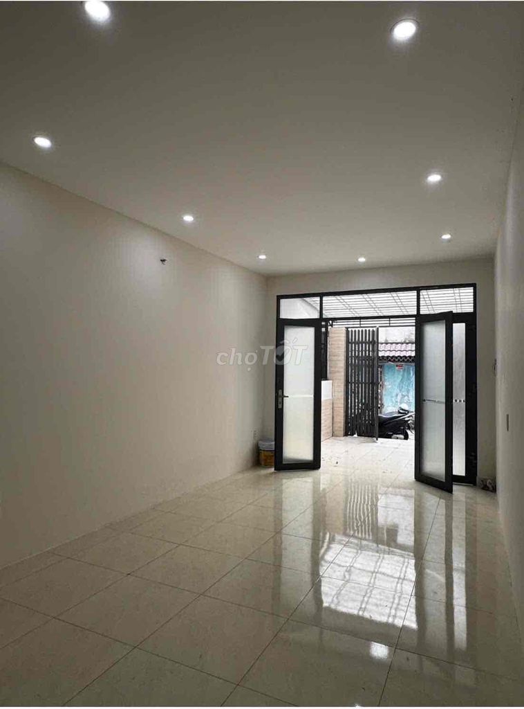 The entire Nguyễn Đức Thuận house (3.8 x 20 m) 4th floor bedroom.