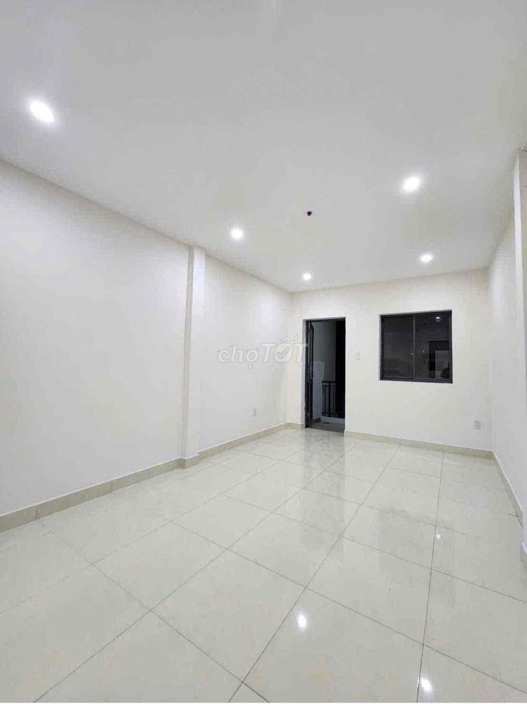 The entire Nguyễn Đức Thuận house (3.8 x 20 m) 4th floor bedroom.
