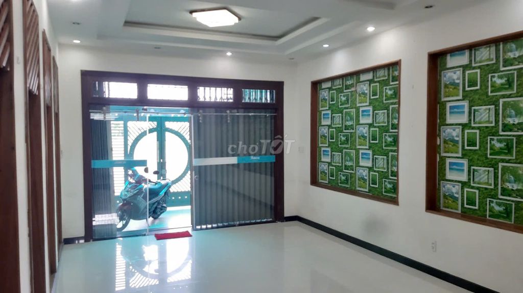 4th floor 4x20 m KDC An Sương right in park costs 18 million a month.
