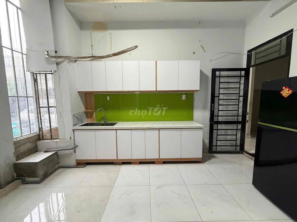 The full interior - three bedrooms - only 14 million a month - 1 district