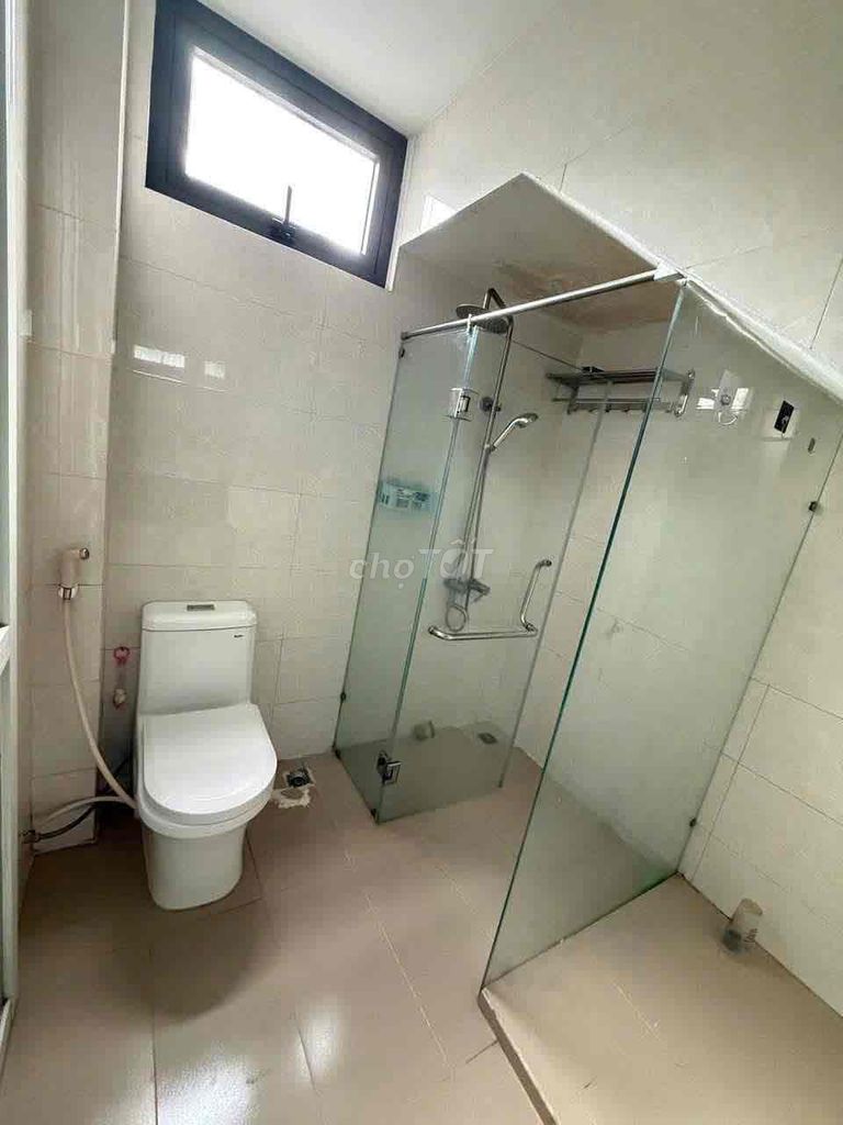 The full interior - three bedrooms - only 14 million a month - 1 district