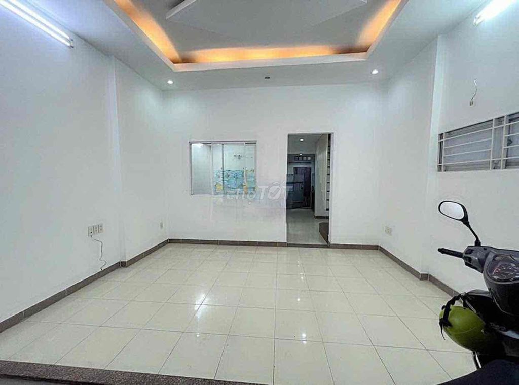 Rent the entire Thích Quảng Đức Shire Street.