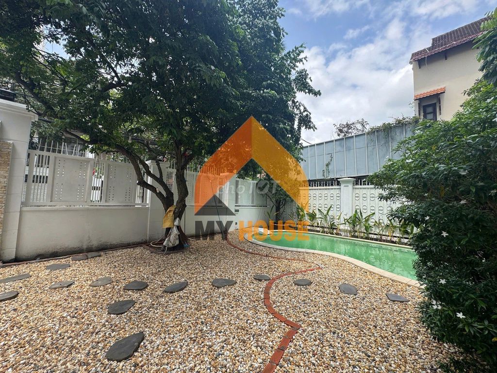Villa Qq1400 m.2 garden pool, $3,500.