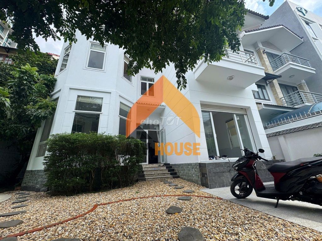 Villa Qq1400 m.2 garden pool, $3,500.
