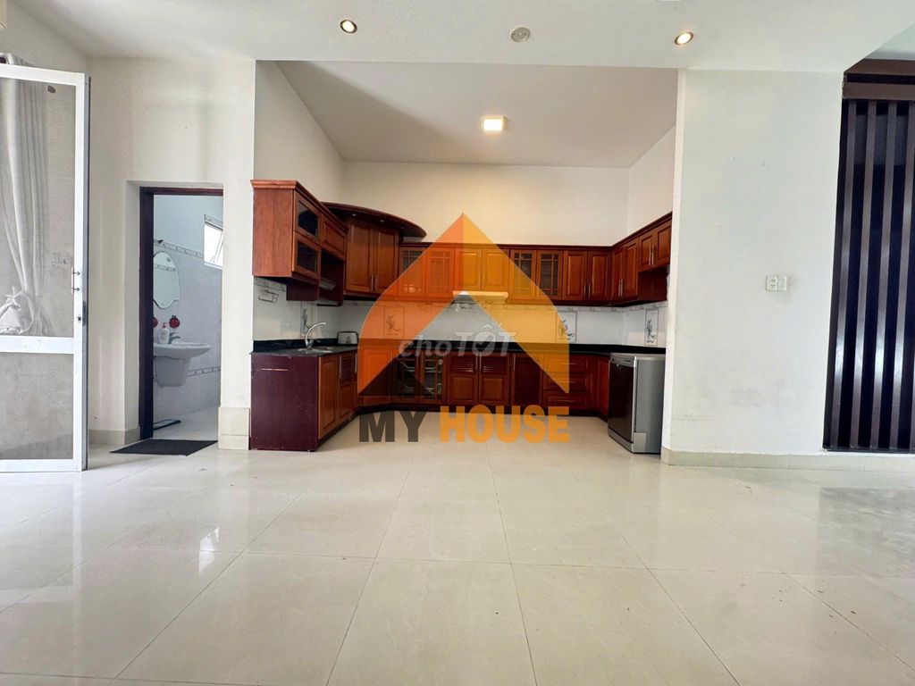 Villa Qq1400 m.2 garden pool, $3,500.