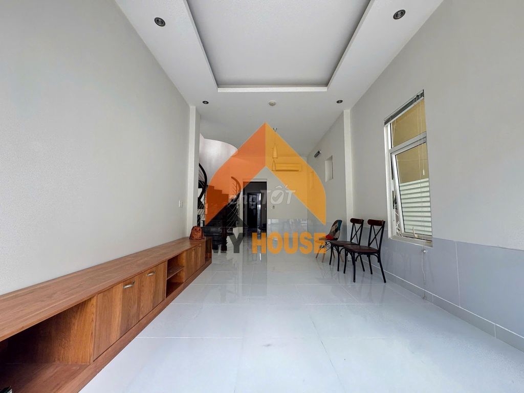 Villa Qq1400 m.2 garden pool, $3,500.