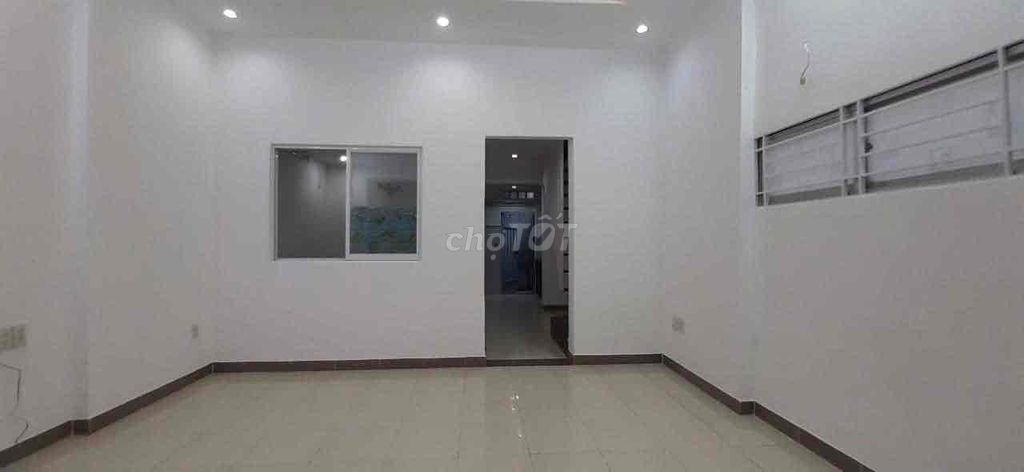 Nice place. One floor. Thích Quảng Đức. Two bathrooms.