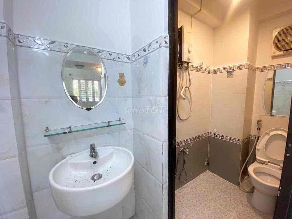 The 4 bedrooms, 3 toilets, Nguyễn Thị Huỳnh,717 15, Phú Nhuận