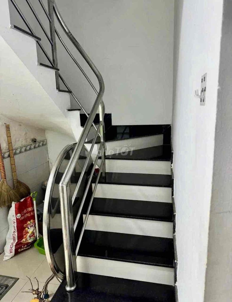 4 x10 meters 1 floor (two toilets bedroom) 4 meters out. The bases are sold. Tân Phú