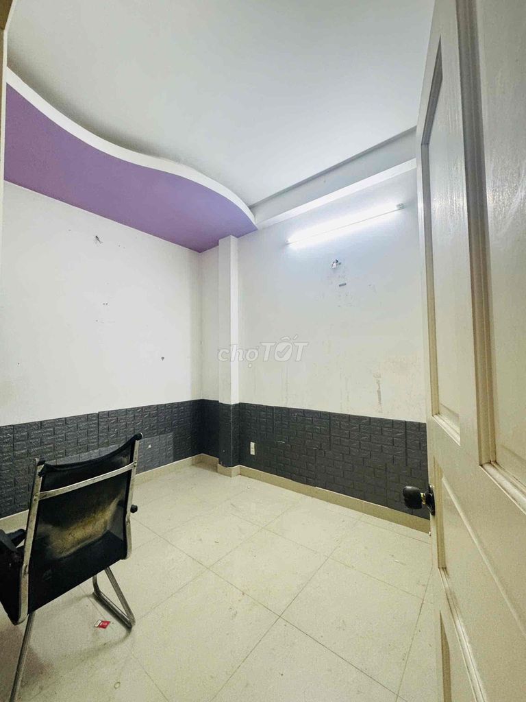 We're renting an apartment.