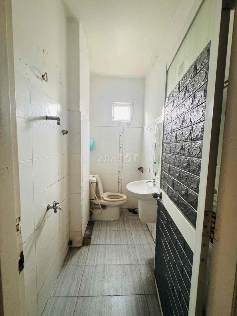We're renting an apartment.
