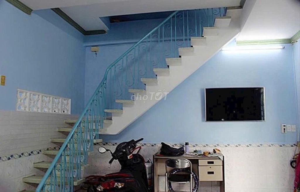 Rent a wide, cool Tôn Thất Thuyết house.