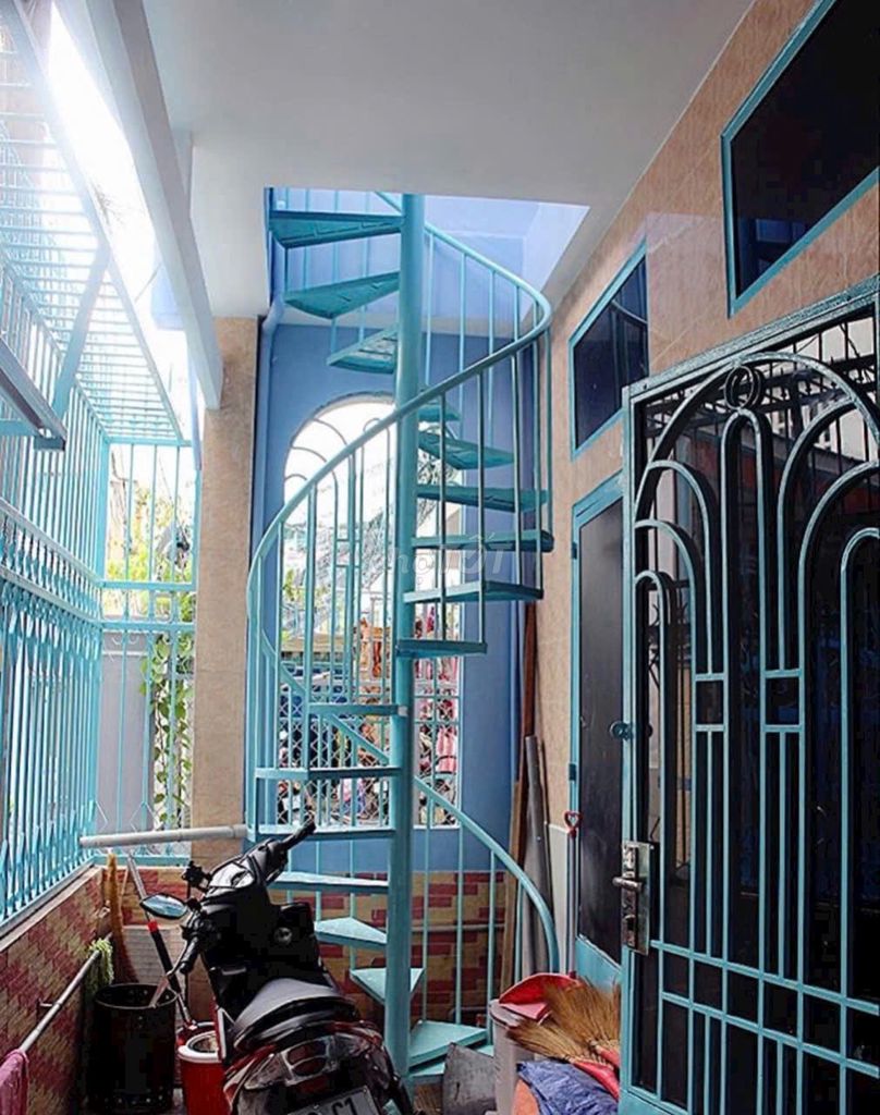Rent a wide, cool Tôn Thất Thuyết house.