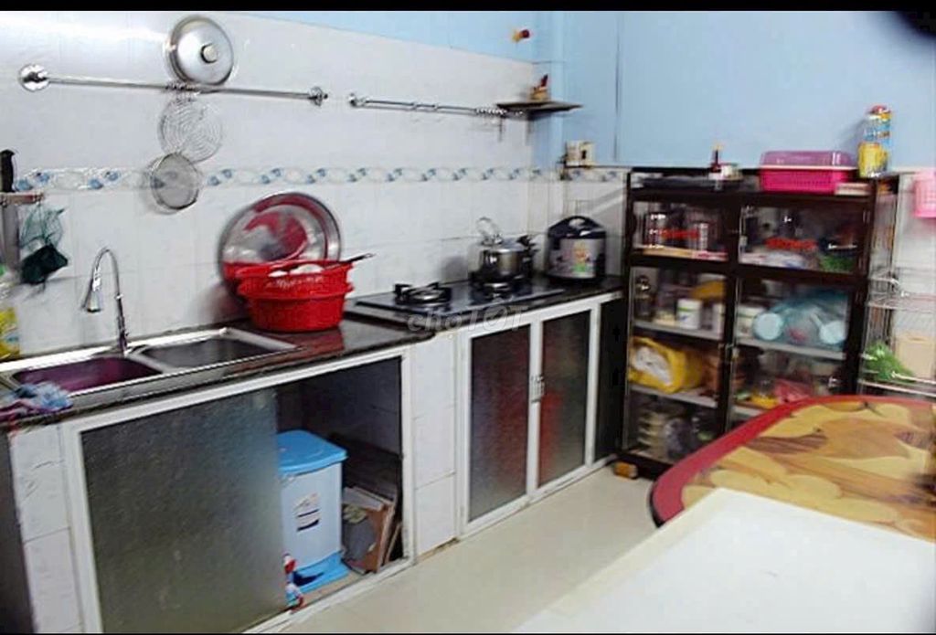 Rent a wide, cool Tôn Thất Thuyết house.