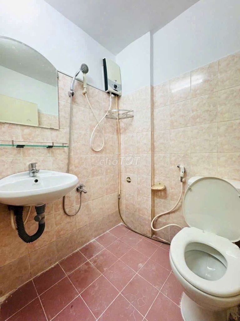 Rent a new two bedrooms. Two toilets. 53 Hoàng Diệu.