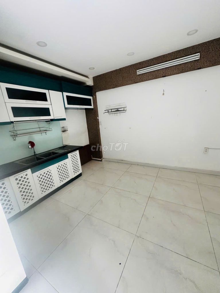 The corner of 8 m dương quảng hàm-7* 5 4 x 16 m 4 5th floor bedroom 6 toilets