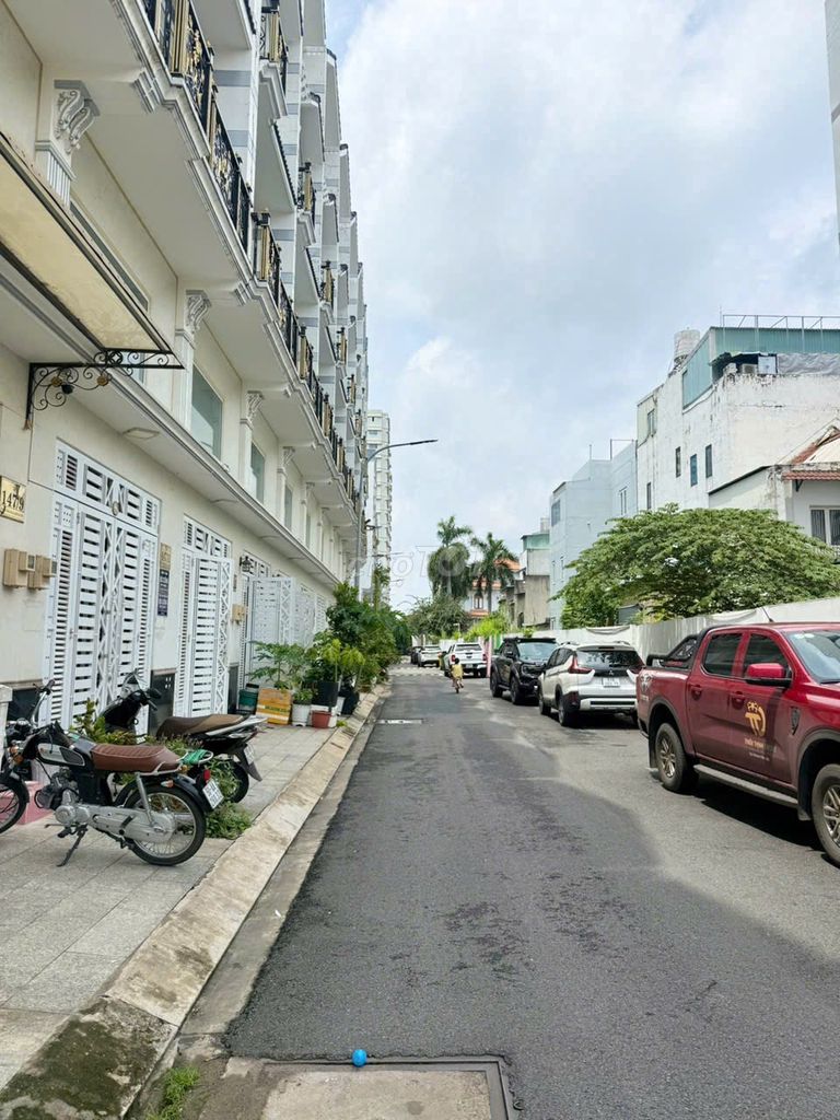 Rent Lux Home Gardens Street in front of the street, full interior houses