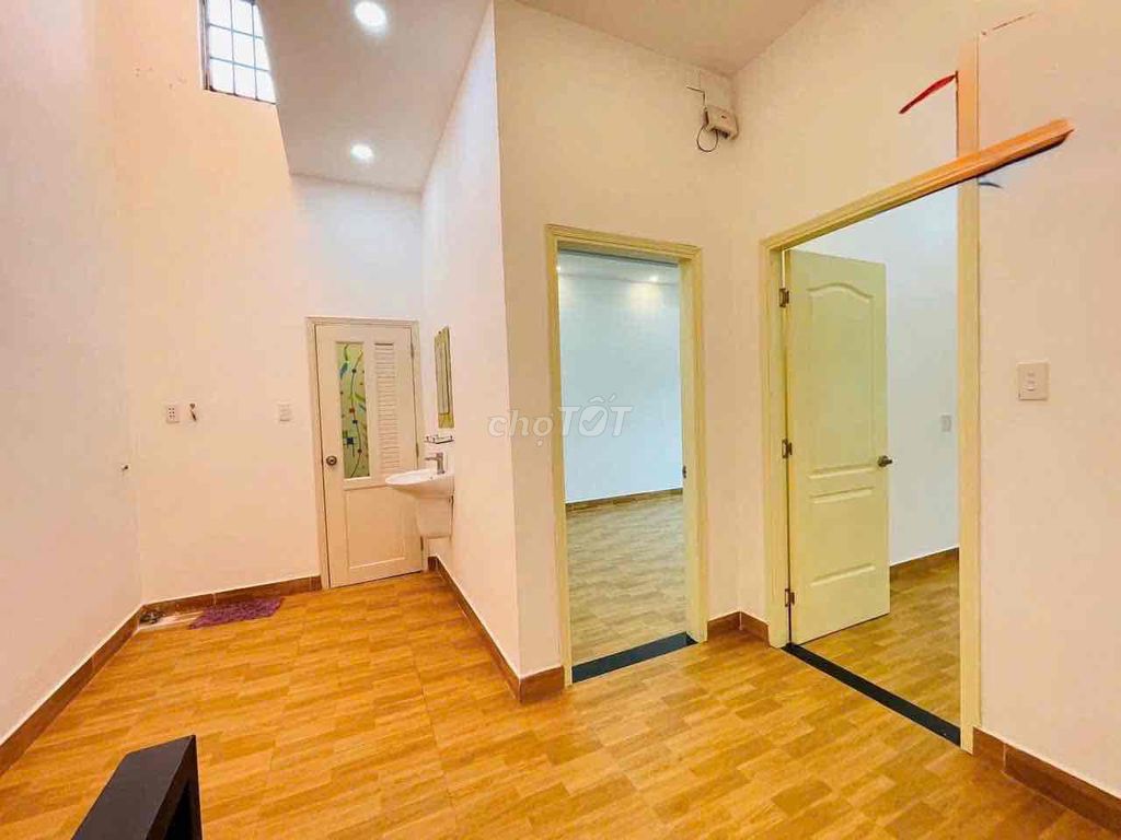 Rent Nguyễn Oanh Alley 10 x 6 meters 1 3rd floor bedroom 15 million