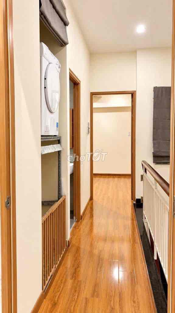 The new house has a building. It's a 52-foot building. Two-room bedrooms.