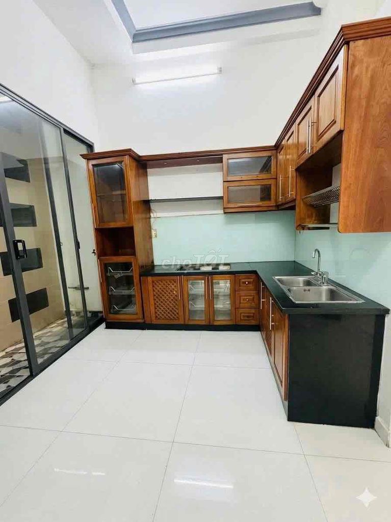 A Chu Văn An nears the crucial spring of 4x18 mm 3 bedrooms