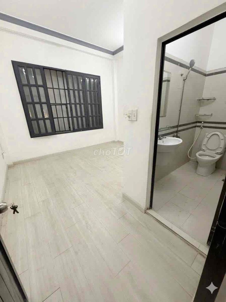A Chu Văn An nears the crucial spring of 4x18 mm 3 bedrooms