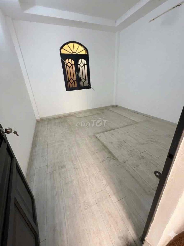 A Chu Văn An nears the crucial spring of 4x18 mm 3 bedrooms