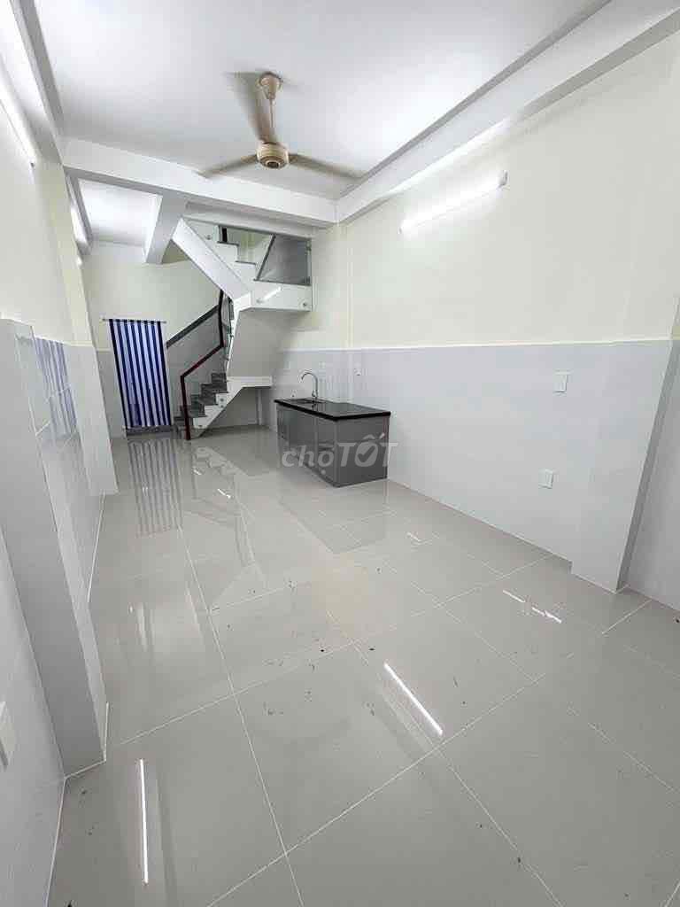 Trần Quý District 11 11th Alley 3 m floor 1 bedroom 2 Toledet 8 million