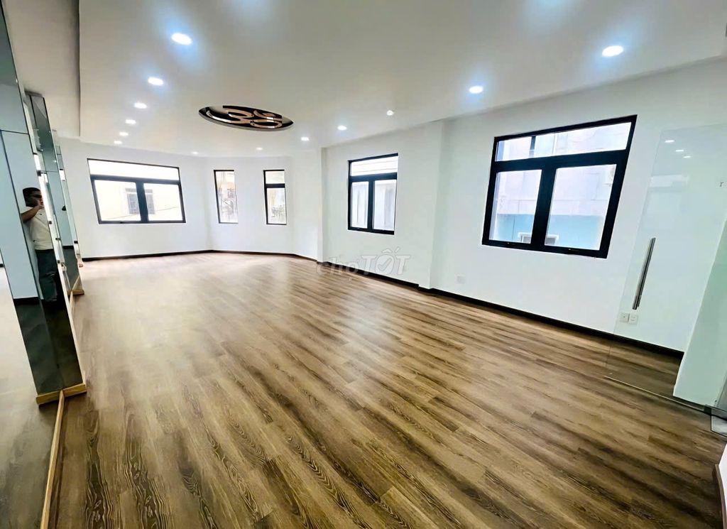 Need to rent two, 39 BHoa Cúc-7 Q.Phú Nhuận right over here.