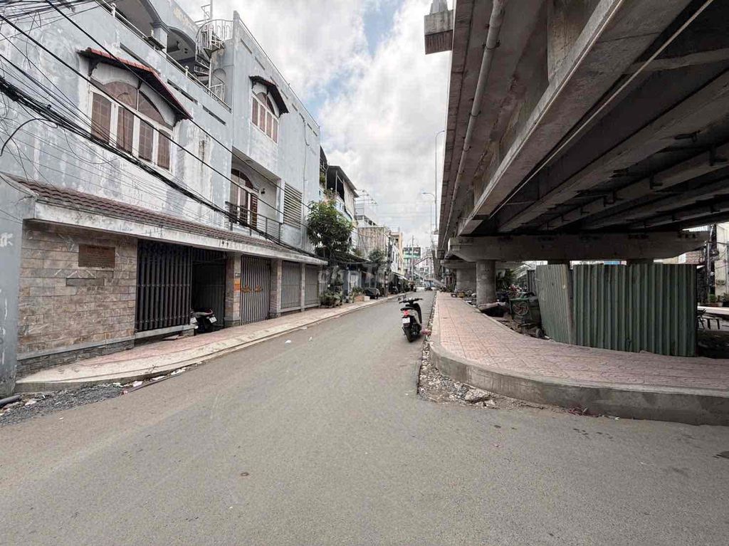 Renting four blocks of houses next to Trần Xuân Soạn, District 7