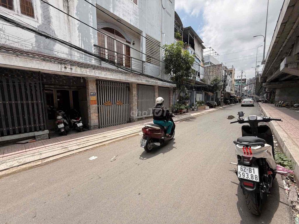 Renting four blocks of houses next to Trần Xuân Soạn, District 7