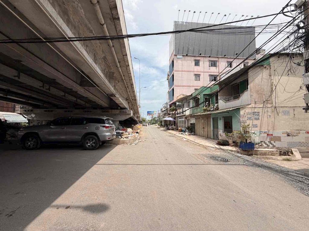Renting four blocks of houses next to Trần Xuân Soạn, District 7