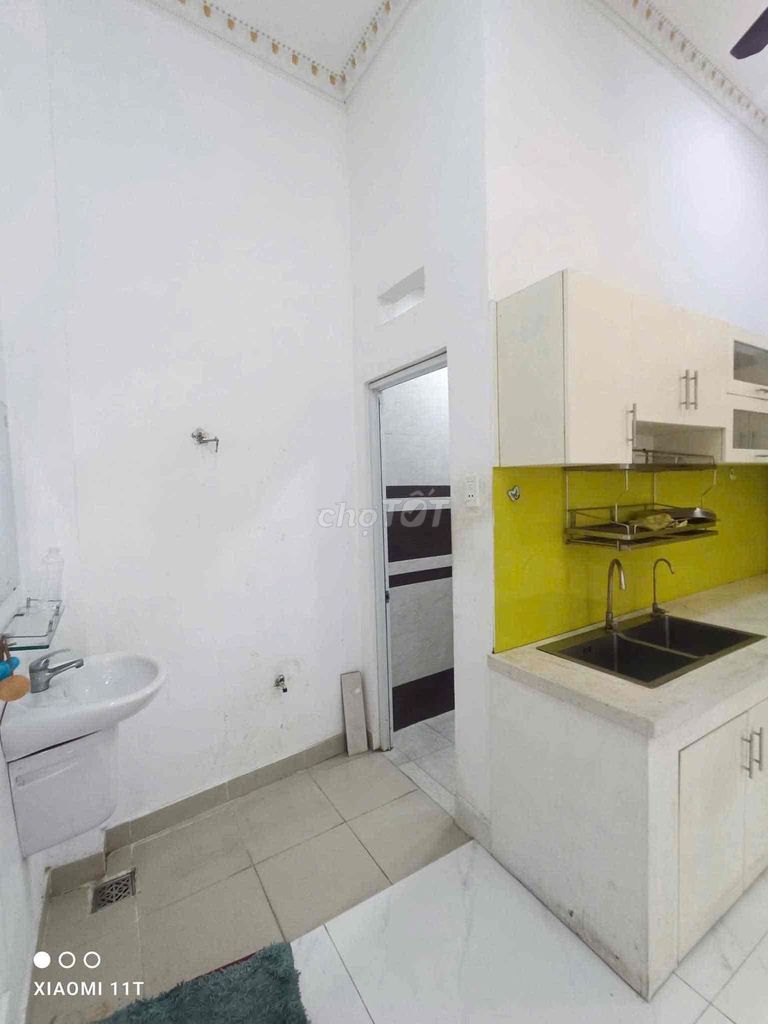 Rent a three-story four-way bedroom of the Rose-Scars-Roll near the Great City.