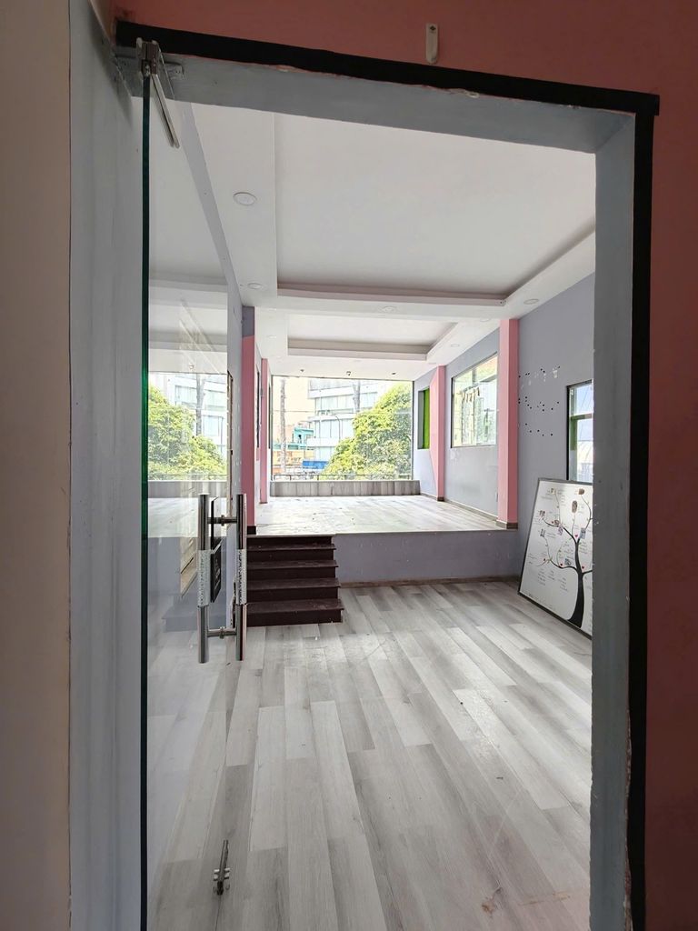 Rent 1 636 Sư Vạn Hạnh, 10-4-story district, 10 rooms-- 35 million.