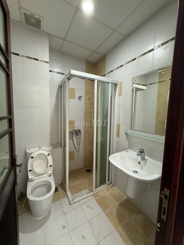 Rent cash 422 Phạm Thái Bường, District 7-- elevators, 6 bedrooms-- 50 million.