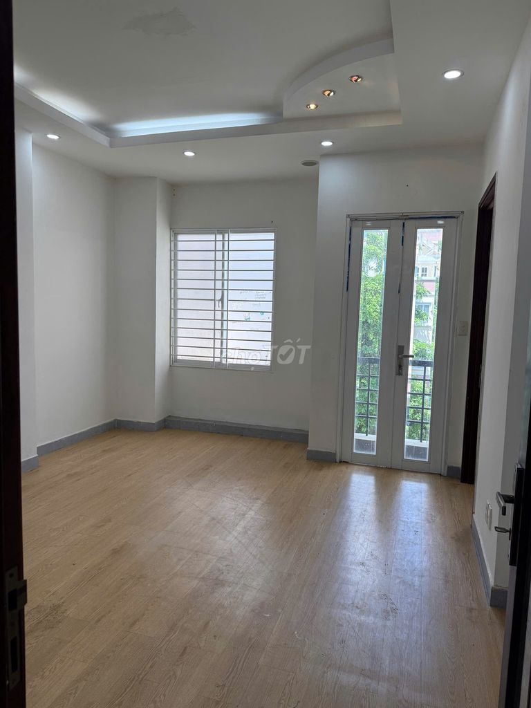 Rent cash 422 Phạm Thái Bường, District 7-- elevators, 6 bedrooms-- 50 million.