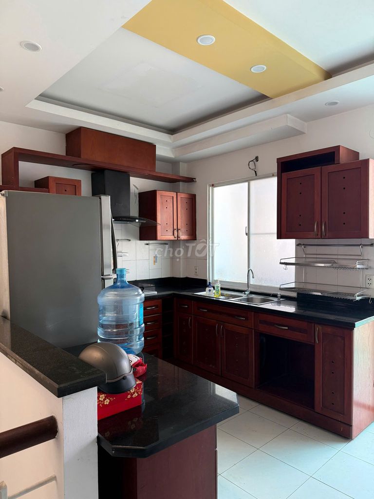Rent cash 422 Phạm Thái Bường, District 7-- elevators, 6 bedrooms-- 50 million.