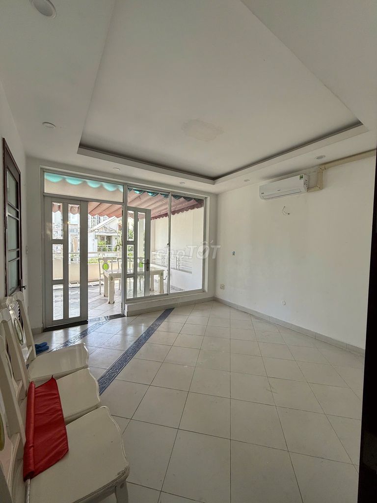 Rent cash 422 Phạm Thái Bường, District 7-- elevators, 6 bedrooms-- 50 million.