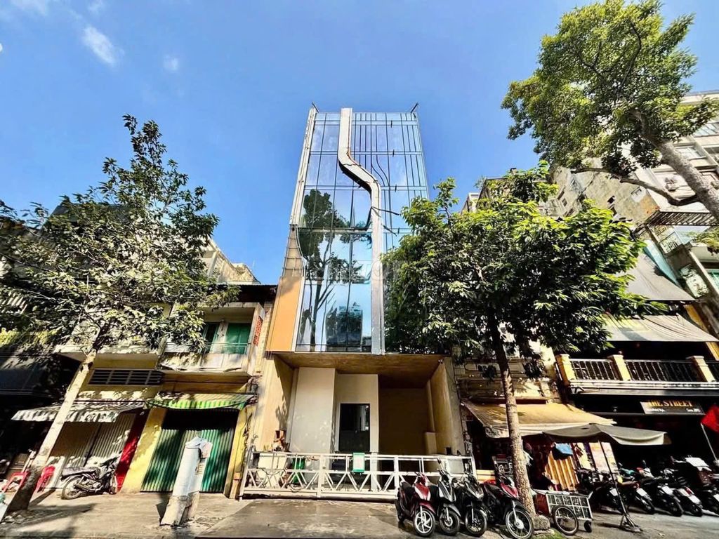 Rent 33-35 Nguyễn Thái Bình, District 1 – 8X20 M, elevator, pcccc