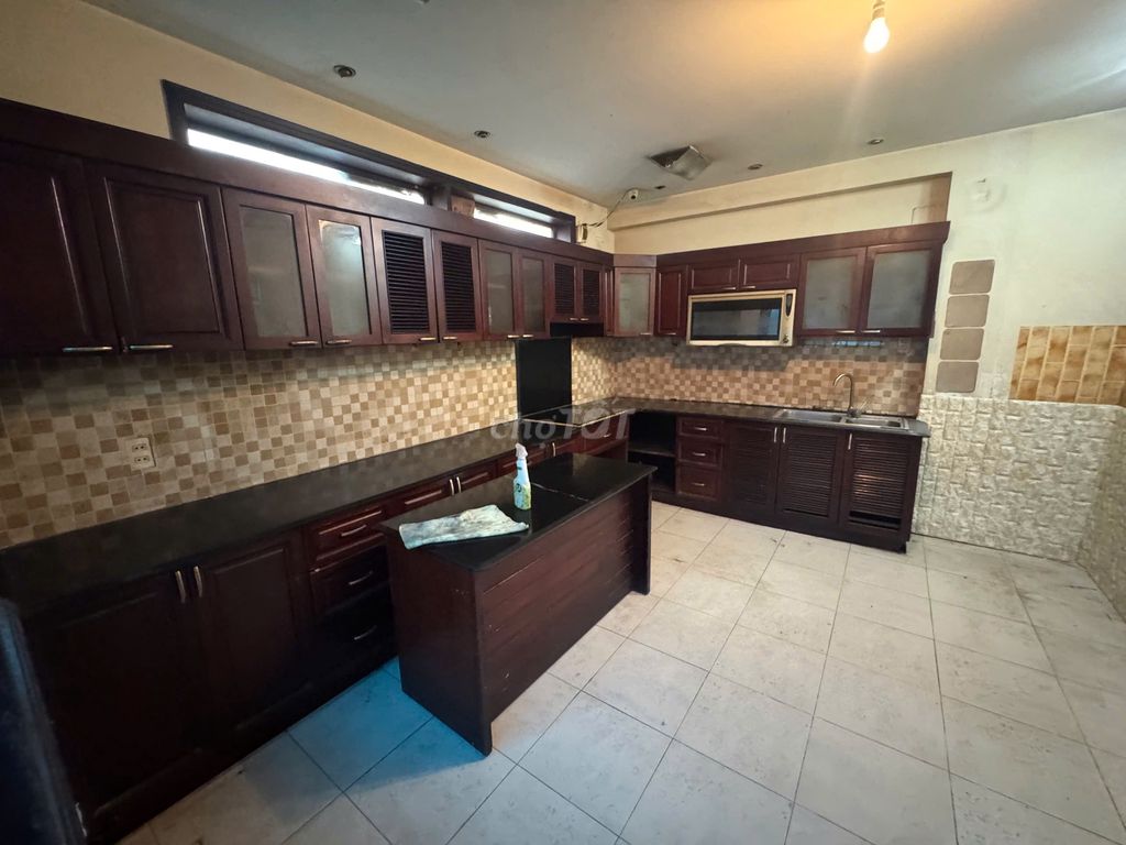 Rent house 175 Phạm Thái Bường, District 7 – equal to 9 M, 6 bedrooms - 60 million.