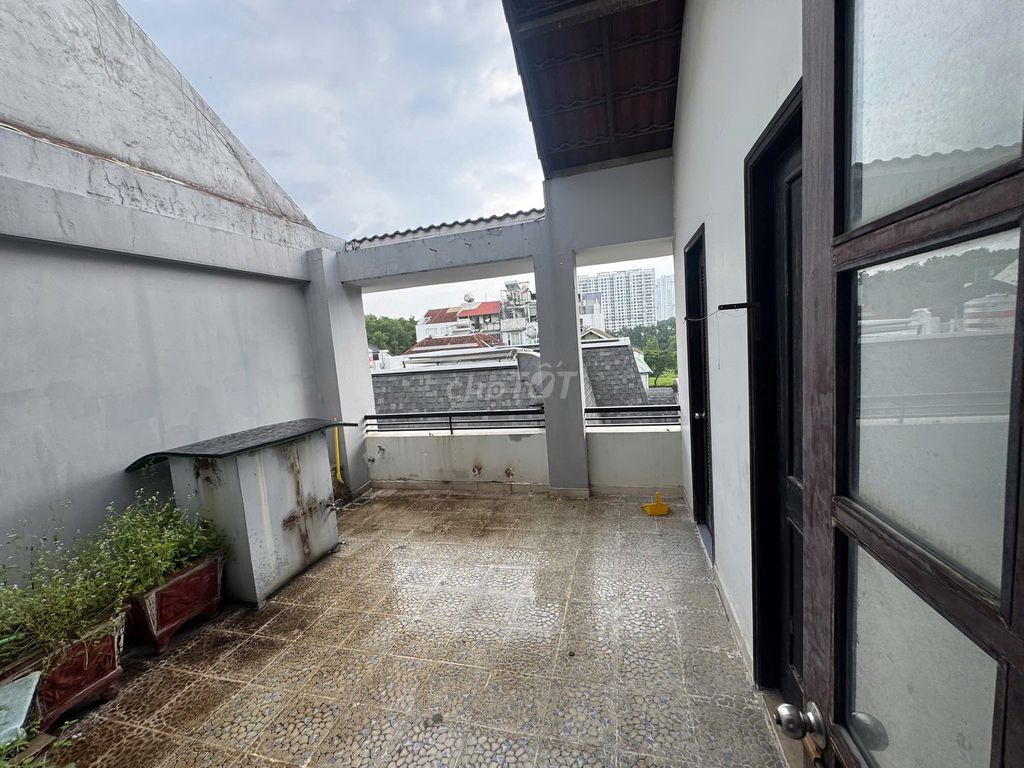Rent house 175 Phạm Thái Bường, District 7 – equal to 9 M, 6 bedrooms - 60 million.