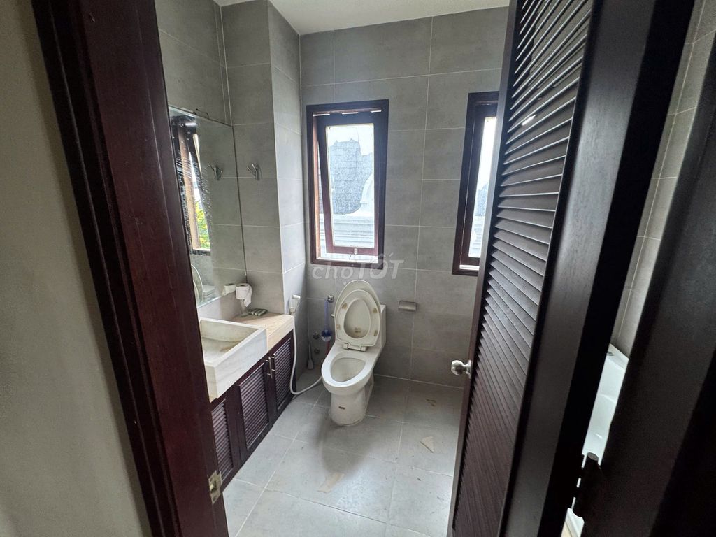 Rent house 175 Phạm Thái Bường, District 7 – equal to 9 M, 6 bedrooms - 60 million.