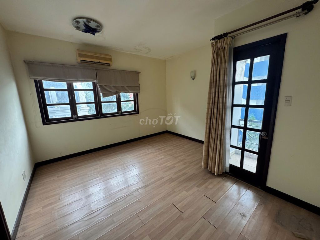 Rent house 175 Phạm Thái Bường, District 7 – equal to 9 M, 6 bedrooms - 60 million.