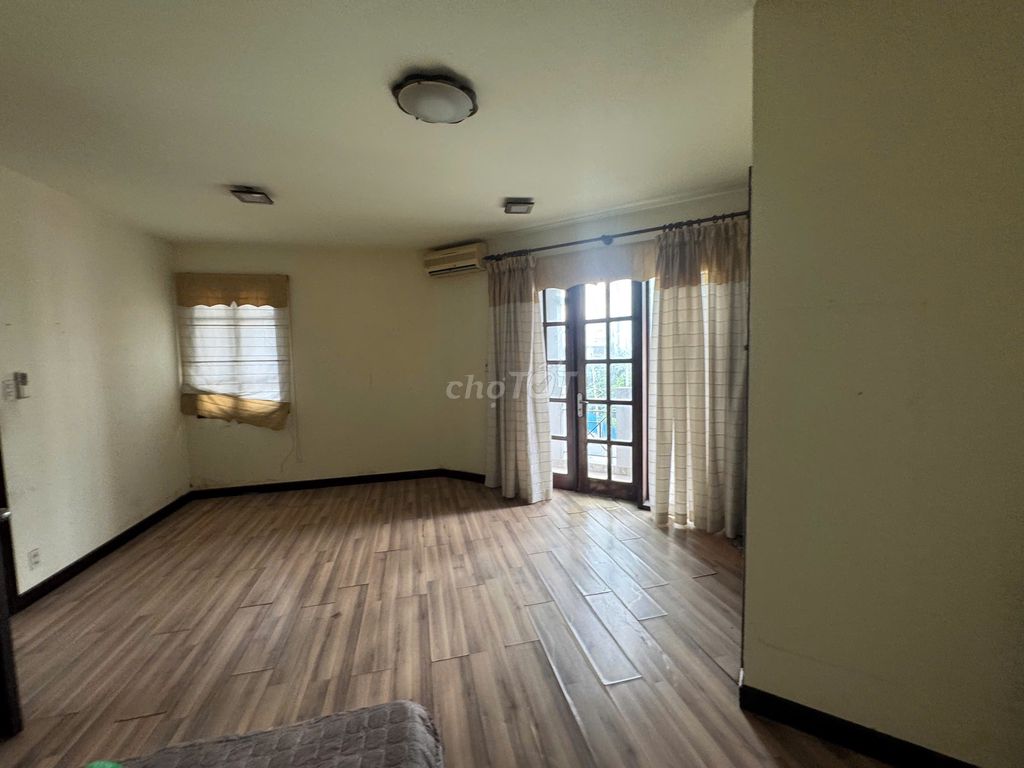 Rent house 175 Phạm Thái Bường, District 7 – equal to 9 M, 6 bedrooms - 60 million.