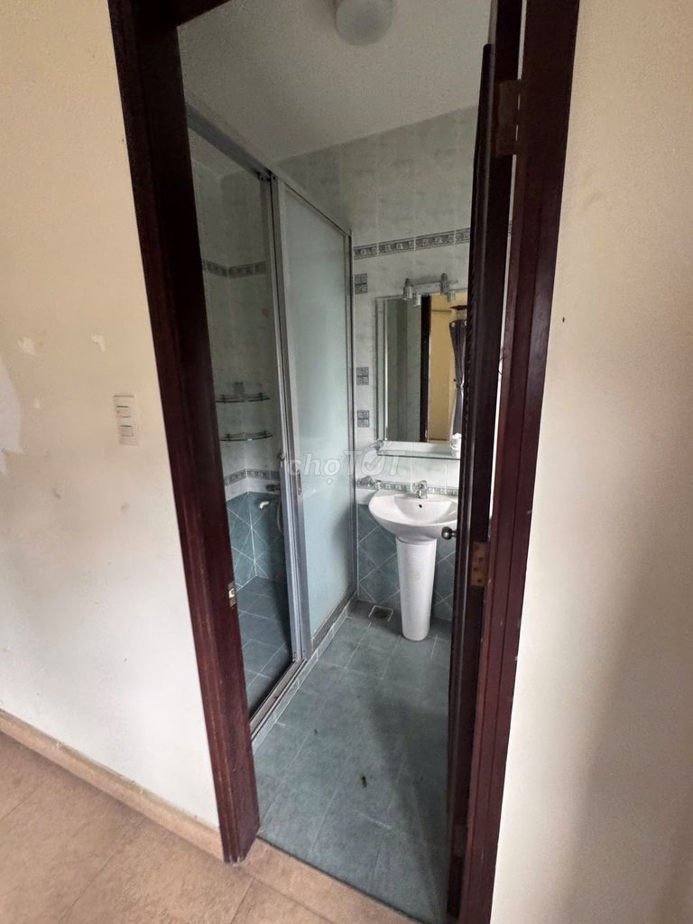 Rent house 175 Phạm Thái Bường, District 7 – equal to 9 M, 6 bedrooms - 60 million.