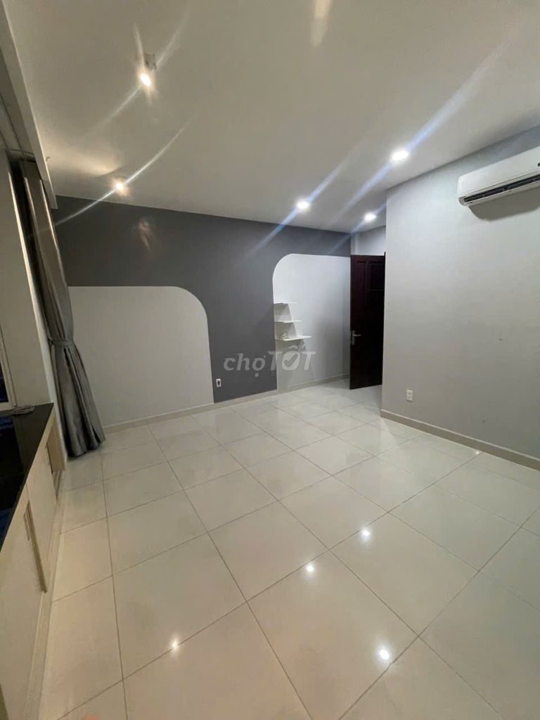 Rents 97 Hoàng Trọng Mậu, District 7-- 4-story vault, 9 bedrooms-- 69 million.