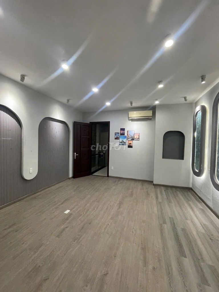 Rents 97 Hoàng Trọng Mậu, District 7-- 4-story vault, 9 bedrooms-- 69 million.