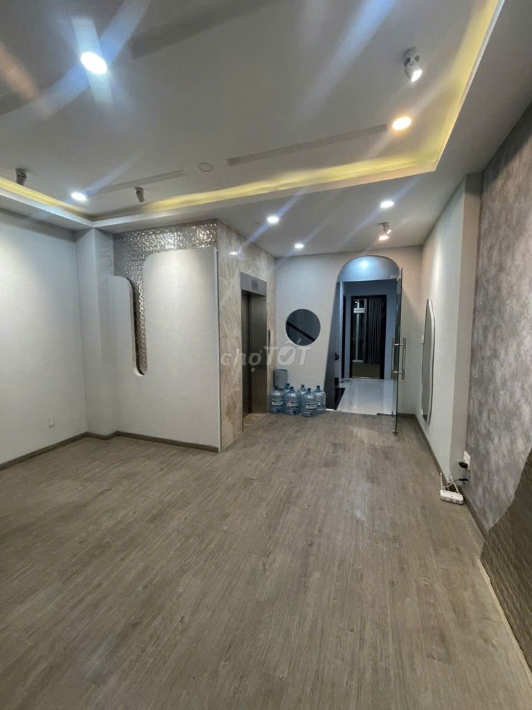 Rents 97 Hoàng Trọng Mậu, District 7-- 4-story vault, 9 bedrooms-- 69 million.
