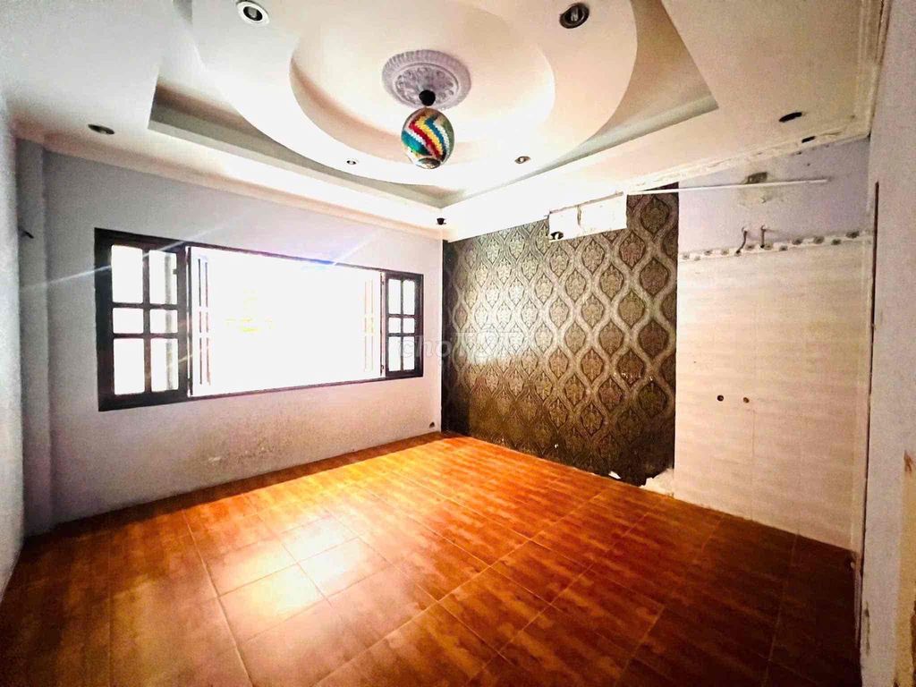 It's too much. Five bedrooms equals 6 m25-8.5 million.